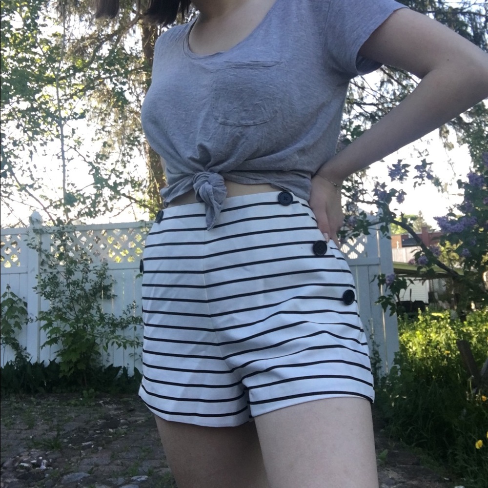 Forever 21 striped shorts size 30